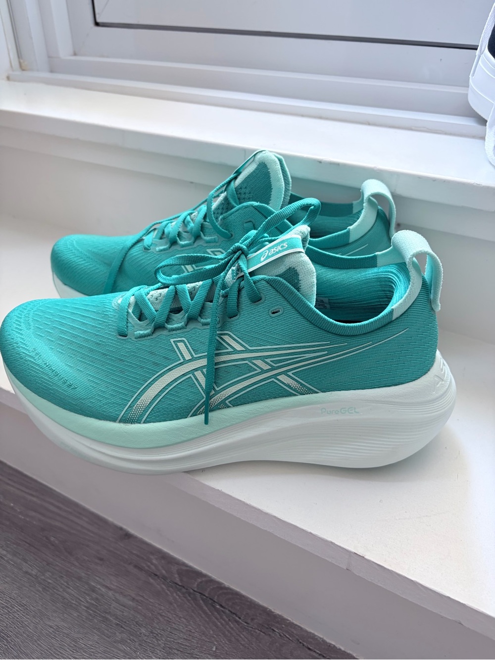 ASICS Teal GEL NIMBUS 27 Women's Running Sneakers - NEVER WORN